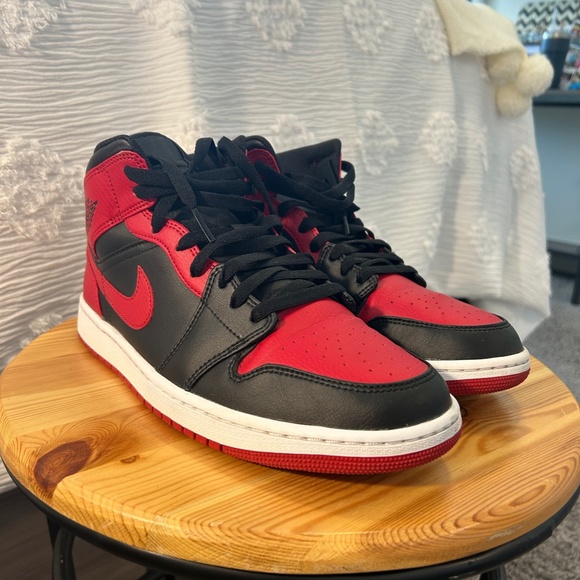 Jordan 1 Mid Banned (2020)